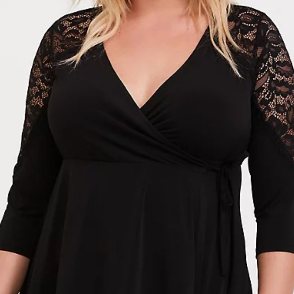 Torrid size 0 black lace sleeve tee